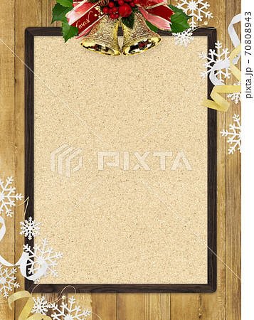クリスマスの飾り付けをしたコルクボード 複数のバリエーションがありますのイラスト素材