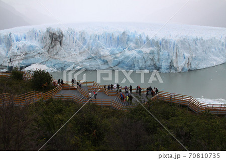 パタゴニアのペリト・モレノ氷河　アルゼンチン 70810735