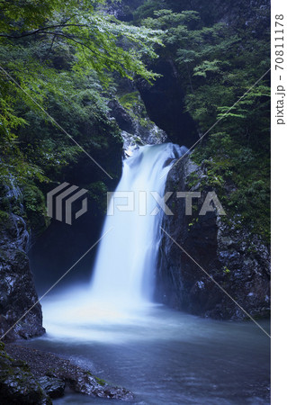 徳島県にある日本の滝百選に選ばれた大釜の滝 70811178