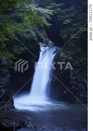 徳島県にある日本の滝百選に選ばれた大釜の滝 70811179