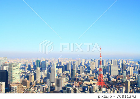東京都、東京の街並みと東京タワーの風景 70811242