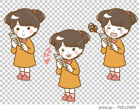 操作智能手機的小女孩 70812009