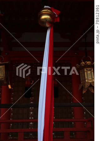 京都・伏見稲荷大社の本坪鈴と鈴緒 京都・伏見稲荷大社の本坪鈴と鈴緒 70812361