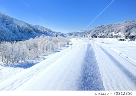 雪の千曲川と霧氷 70812850