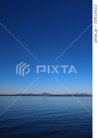 雲もなく風もな霞ヶ浦に浮かぶ筑波山 雲もなく風もな霞ヶ浦に浮かぶ筑波山 70813632