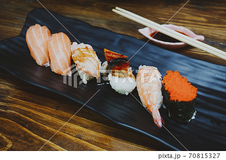 Fresh Japanese sushi 70815327
