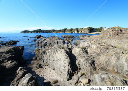 三浦半島 荒崎・潮騒のみち 佃嵐崎かいわい 遠くにお仙ヶ鼻が見える 三浦半島 荒崎・潮騒のみち 佃嵐崎かいわい 遠くにお仙ヶ鼻が見える 70815587