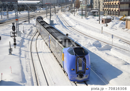 札幌の隣駅・苗穂駅に隣接する車庫・苗穂運転所に入庫する「スーパー宗谷」 札幌の隣駅・苗穂駅に隣接する車庫・苗穂運転所に入庫する「スーパー宗谷」 70816308