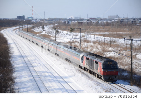 雪晴れの苫小牧市内を快走する「カシオペアクルーズ」 雪晴れの苫小牧市内を快走する「カシオペアクルーズ」 70816354