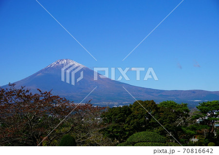 御殿場側から見た富士山と北側の稜線 70816642