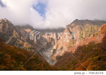紅葉の谷川岳 紅葉の谷川岳 70818259