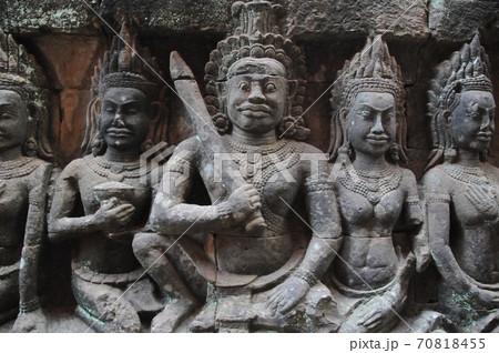カンボジア、アンコールトム、ライ王のテラスのレリーフ カンボジア、アンコールトム、ライ王のテラスのレリーフ 70818455