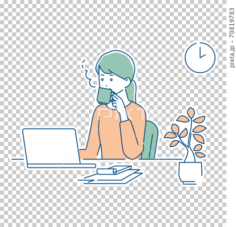 リモートワーク／飲み物を飲んでひと休みする女性／3色 70819783