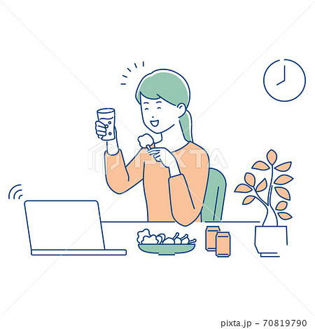リモートワーク／オンライン飲み会をする女性／3色 70819790