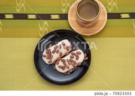 沖縄の月見団子 ふちゃぎとさんぴん茶 沖縄の月見団子 ふちゃぎとさんぴん茶 70823303