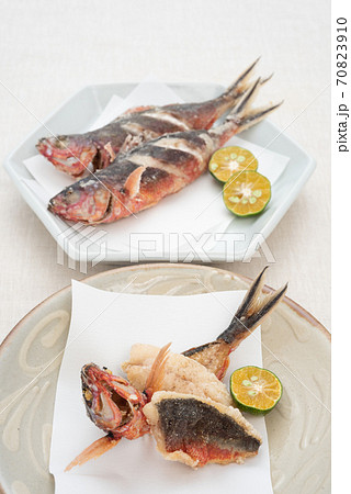 沖縄の県魚グルクンの唐揚げとシークワーサー2種の写真素材