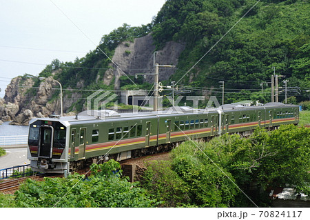 羽越本線 日本海沿いを走る新型気動車GV-E400系 羽越本線 日本海沿いを走る新型気動車GV-E400系 70824117