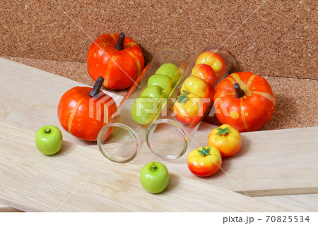 野菜, 果物, ミニュチュア, おもちゃ, トマト, 木材、材木、りんご, 青りんご、かぼちゃ 70825534