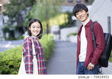 20代の男女 20代の男女 70828952