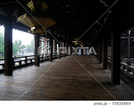 2020年7月コロナ禍の京都、閑散とした東本願寺 70830869