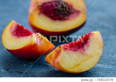Sliced peach Sliced peach 70832079