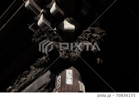 葛飾柴又帝釈天山門の獅子・阿形と吽形 70836155