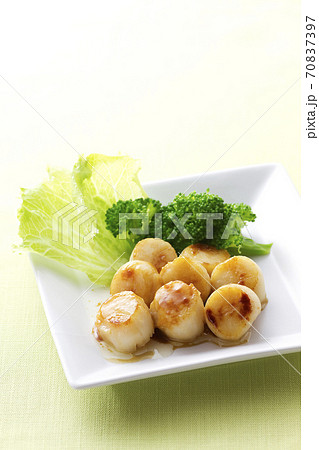 帆立貝柱のバター醤油焼き6 帆立貝柱のバター醤油焼き6 70837397