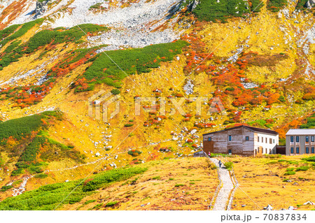 《富山県》紅葉最盛期の室堂・立山黒部アルペンルート 《富山県》紅葉最盛期の室堂・立山黒部アルペンルート 70837834