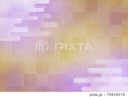 日本画風正月背景 紫色の霞と雲がかかった金箔に着物和柄 麻の葉 あさのは 日本画風正月背景 紫色の霞と雲がかかった金箔に着物和柄 麻の葉 あさのは 70838478
