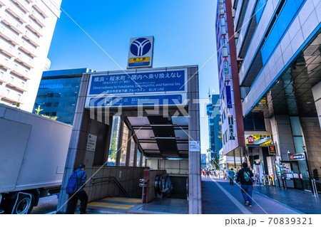 日本の横浜都市景観 日産スタジアム寄りの地下鉄 新横浜駅(出入口)などを望む 日本の横浜都市景観 日産スタジアム寄りの地下鉄 新横浜駅(出入口)などを望む 70839321