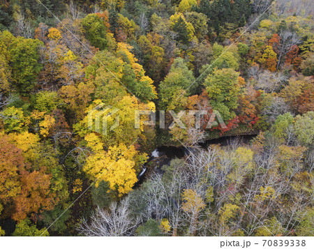 北海道 定山渓周辺の紅葉（空撮） 70839338