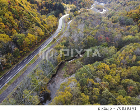 北海道 定山渓ダム周辺の紅葉(空撮) 北海道 定山渓ダム周辺の紅葉(空撮) 70839341
