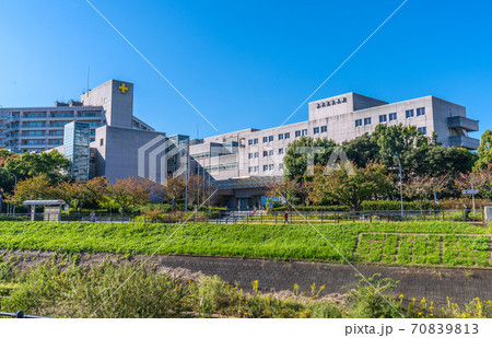 日本の横浜都市景観 日産スタジアムに向かう途中にある横浜労災病院などを望む 日本の横浜都市景観 日産スタジアムに向かう途中にある横浜労災病院などを望む 70839813