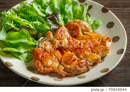 鶏の照り焼き 鶏の照り焼き 70839944