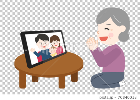 タブレットを使いオンライン帰省をする家族（女性） 70840018