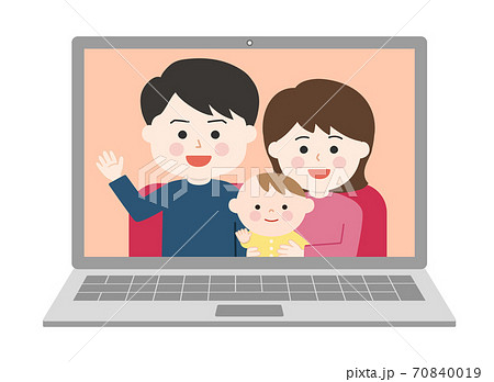 ノートパソコンでオンライン通話をする家族 ノートパソコンでオンライン通話をする家族 70840019