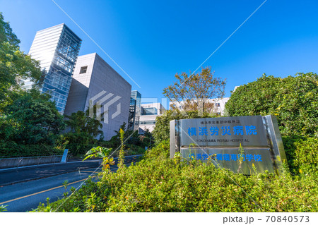 日本の横浜都市景観 日産スタジアム近くにある横浜労災病院などを望む 70840573