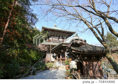 広島県　秋　安芸の宮島　大聖院　摩尼殿 70844886