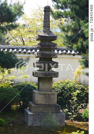 五輪塔（鹿王院 境内／京都市右京区嵯峨北堀町） 70845466