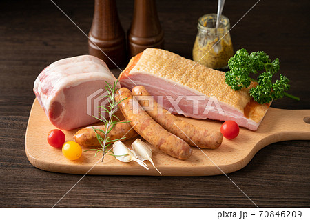 ロースハム ソーセージ ベーコン 加工肉盛り合わせ ロースハム ソーセージ ベーコン 加工肉盛り合わせ 70846209