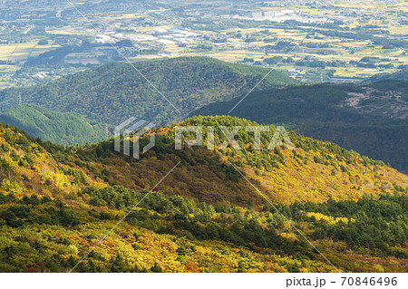 秋の磐梯吾妻スカイラインの風景　紅葉　福島県福島市 70846496