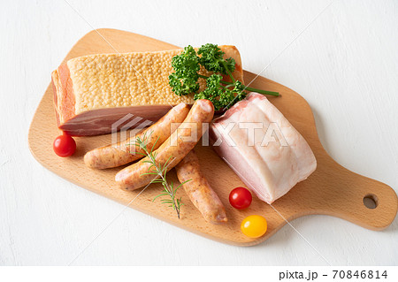 ロースハム　ソーセージ　ベーコン　加工肉盛り合わせ 70846814