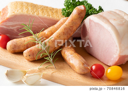 ロースハム　ソーセージ　ベーコン　加工肉盛り合わせ 70846816