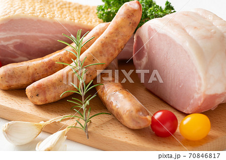 ロースハム　ソーセージ　ベーコン　加工肉盛り合わせ 70846817