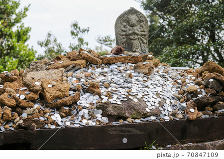 広島県　秋　廿日市市　安芸の宮島　弥山登山道にて 70847109