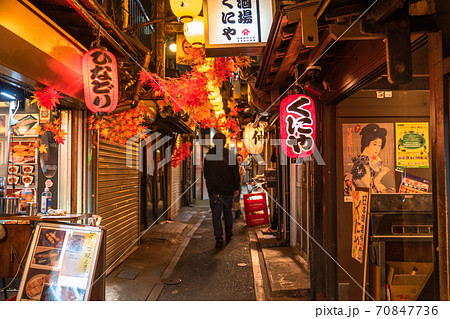 《東京都》思い出横丁・新宿飲み屋街 《東京都》思い出横丁・新宿飲み屋街 70847736