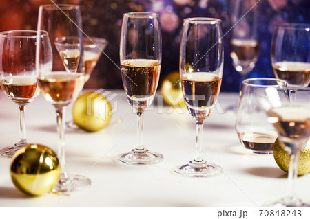 Glasses of champagne and alcohol drinks. 70848243