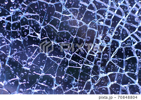 ひび割れた硝子 70848804