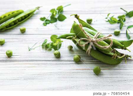 Pods of green peas Pods of green peas 70850454