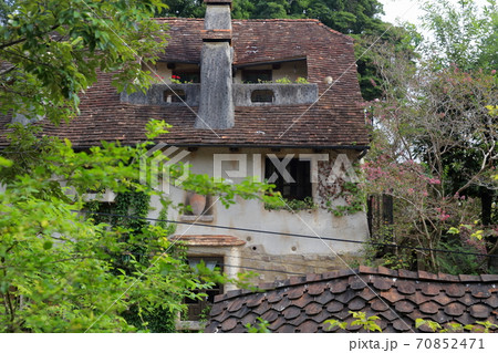 木に囲まれたかわいい建物(ぬくもりの森) 木に囲まれたかわいい建物(ぬくもりの森) 70852471
